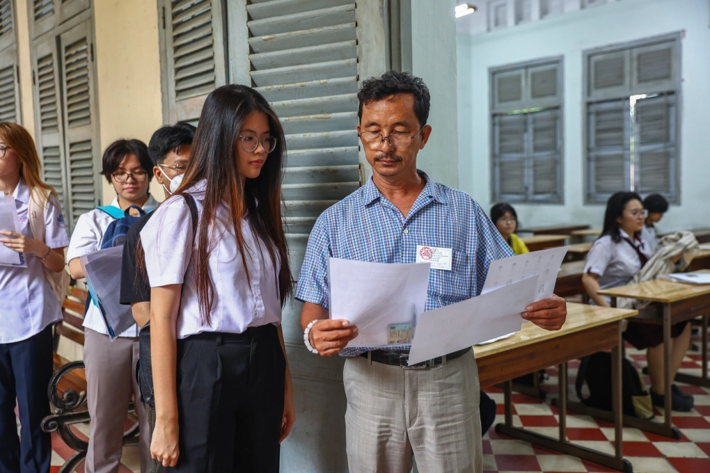 Người nước ngoài sốc với đề thi tiếng Anh THPT ở Việt Nam